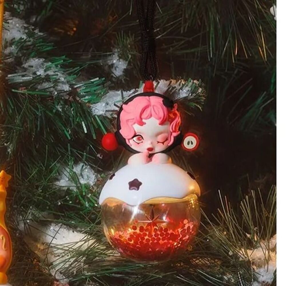 Pop Mart Apple of My Eye Luminous Pendant - Whisper a Wish (Skullpanda)